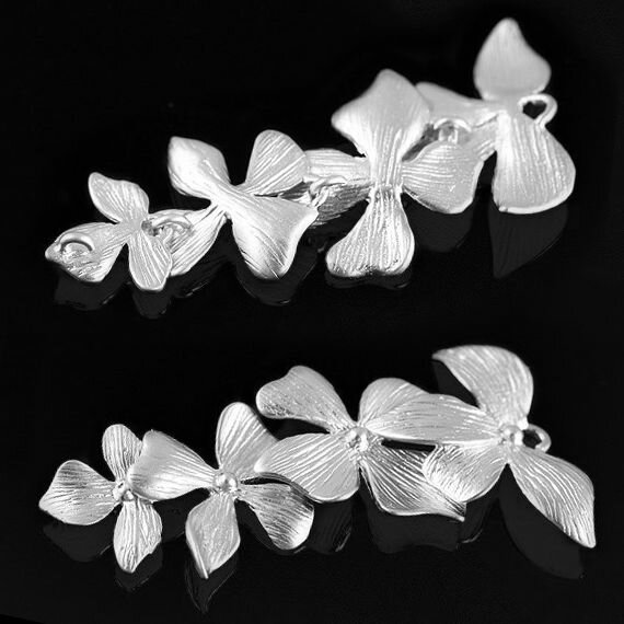 Коннектор, 39х20.5х2мм, Корея, Гортензия, четырехкомпонентная, подвижная, со скрытой петелькой, базовый материал - латунь, матовый родий, 1 шт.