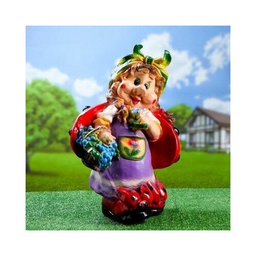 Садовая фигураГном девочка-божья коровка с виноградом 44х21х64см Хорошие сувениры 302930 .