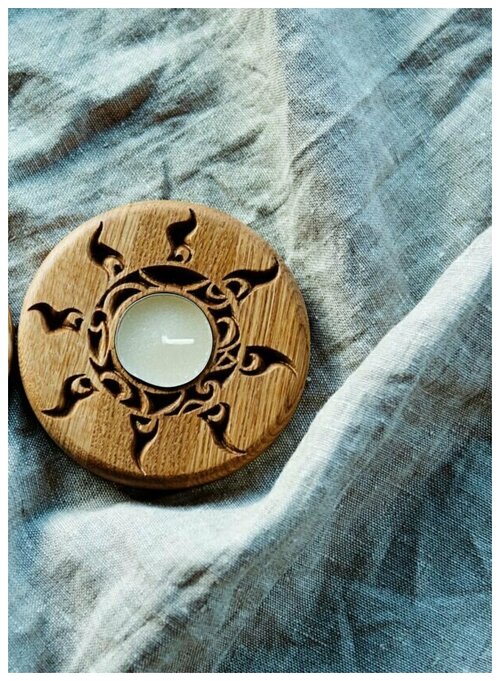 Подсвечник для свечей в форме круга с гравировкой Солнце семейная мастерская В щепки d 120, 1 шт, подсвечник деревянный под чайную свечу