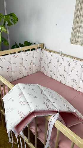 Изображение товара Комплект бортиков в детскую кроватку, тонкие стеганные, для девочки