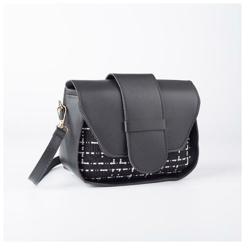 фото Сумка-мессенджер, отдел на клапане, длинный ремень, цвет чёрный нет бренда