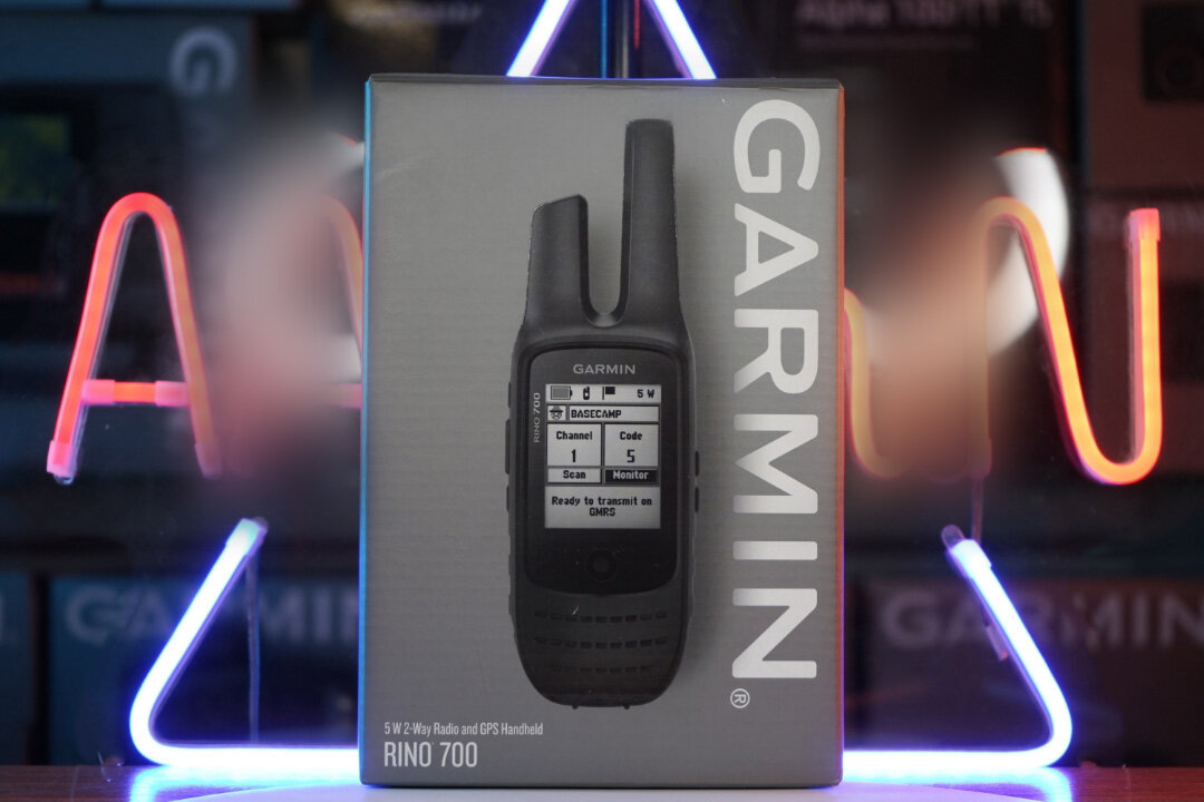 Garmin RINO 700