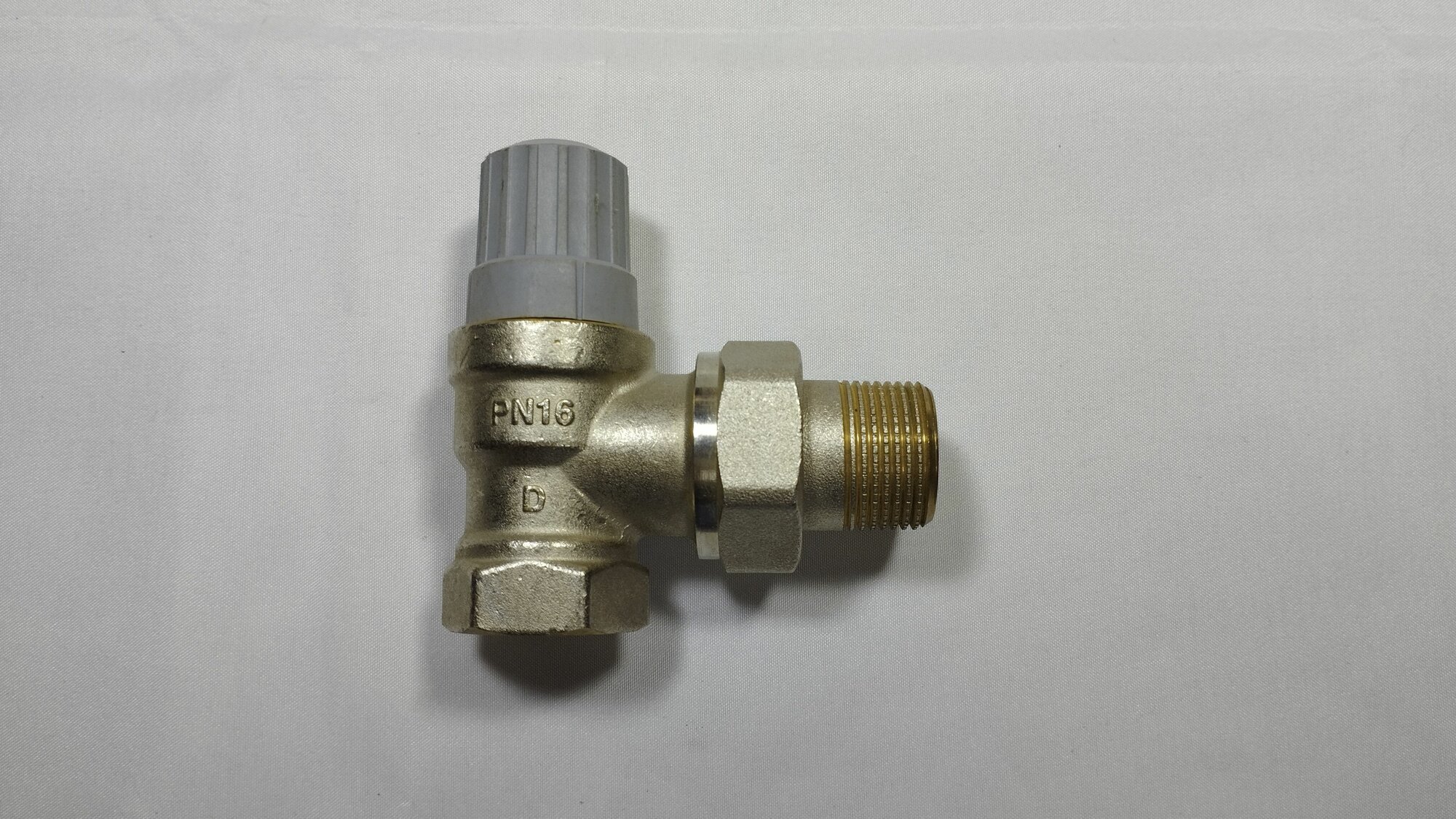 Вентиль терморегулирующий Danfoss RTR-G 013G7025, латунь, угловой, для радиатора