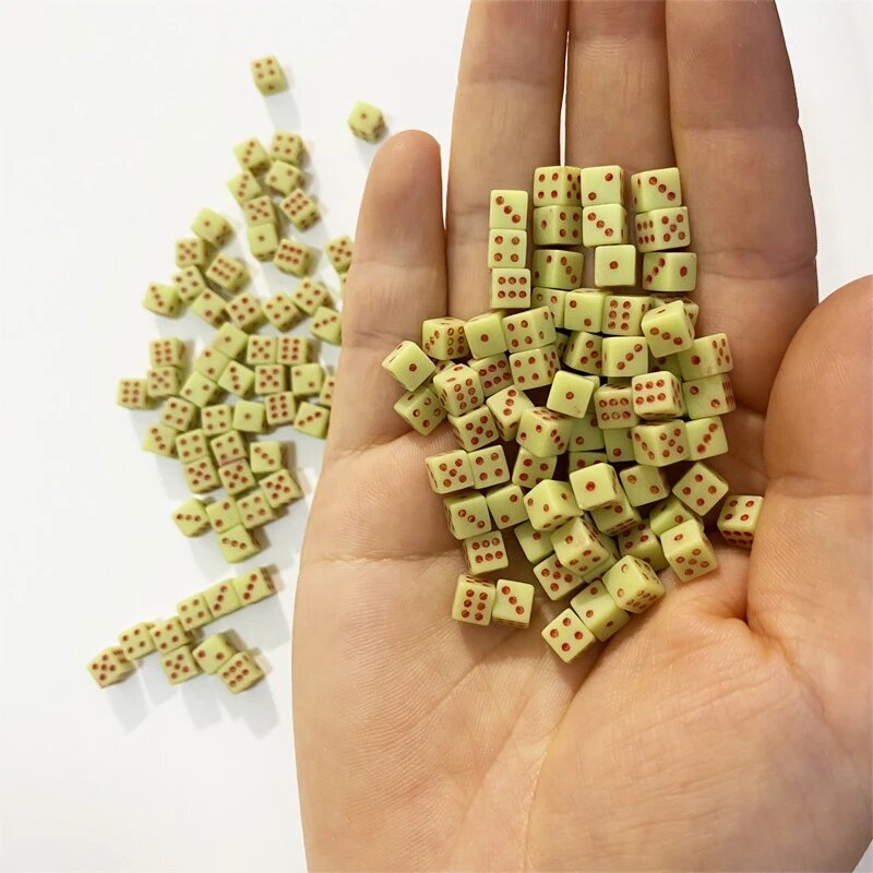 100 мини-костей D6, 5x5x5 мм, светло-зеленые