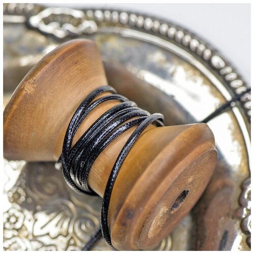 Шнур плоский 7 метров для рукоделия / браслетов, искусств. кожа, цвет серебристый, 2х1 мм.