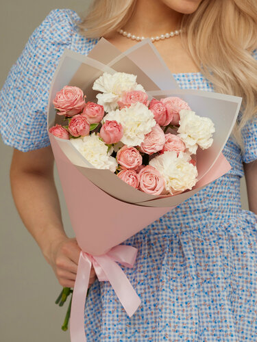 Изображение товара Белоснежный диантус с кустовой пионовидной розой от Bestflo купить с доставкой