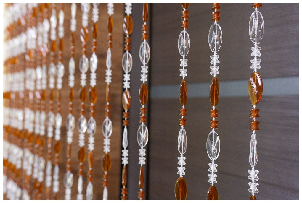 Пластиковая бисерная штора-висюльки из акриловых бусин 90х190 см 27 нитей коричневая - фотография № 2