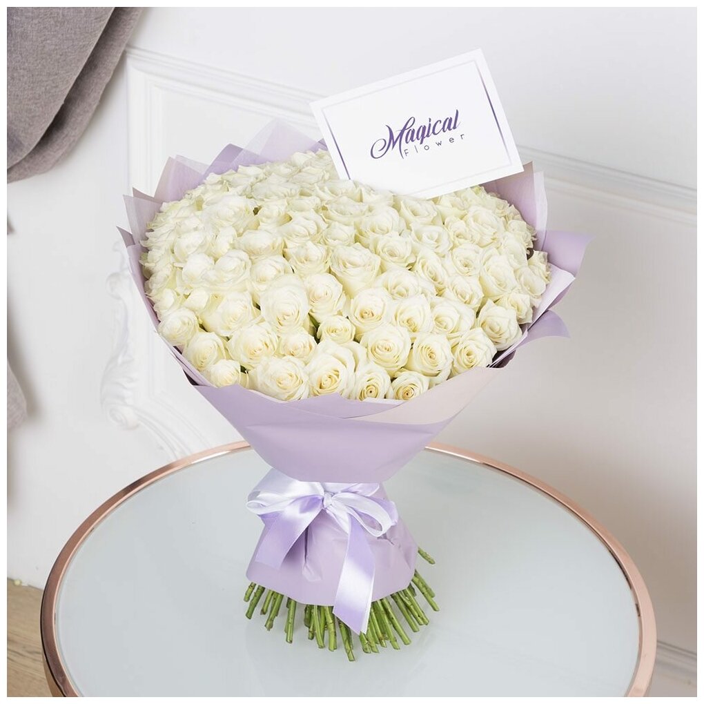 Монобукет Magic Flower "Букет из 101 розы", 101 цветок, высота 40 см, белая роза, пленка — фото 1
