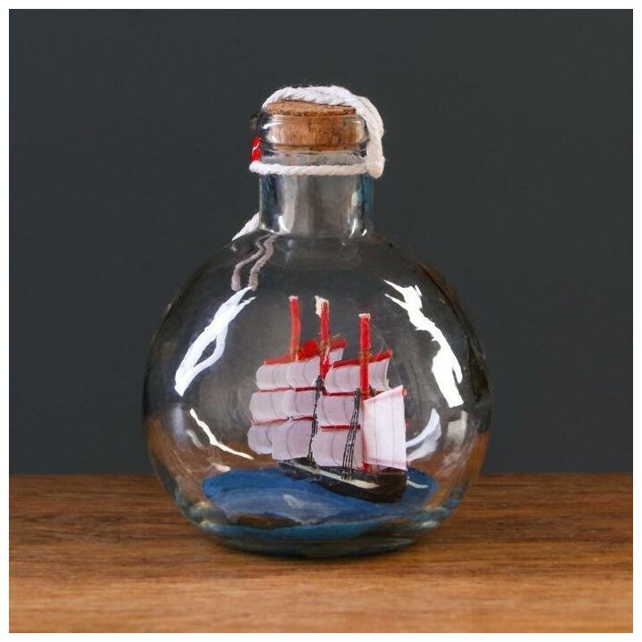 Корабль сувенирный "Трофей", в бутылке, вертикальн. 9*10см - фотография № 3