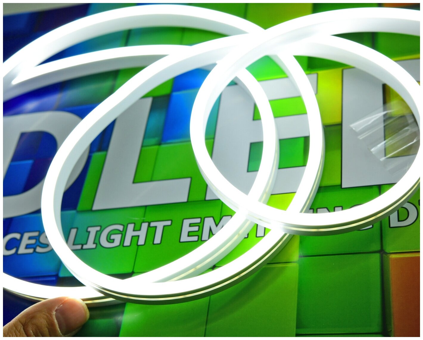 Неоновая светодиодная лента DLED 1м, 5х12мм, 220В, 120 LED/m, IP 67, гибкий неон, белый - фотография № 5