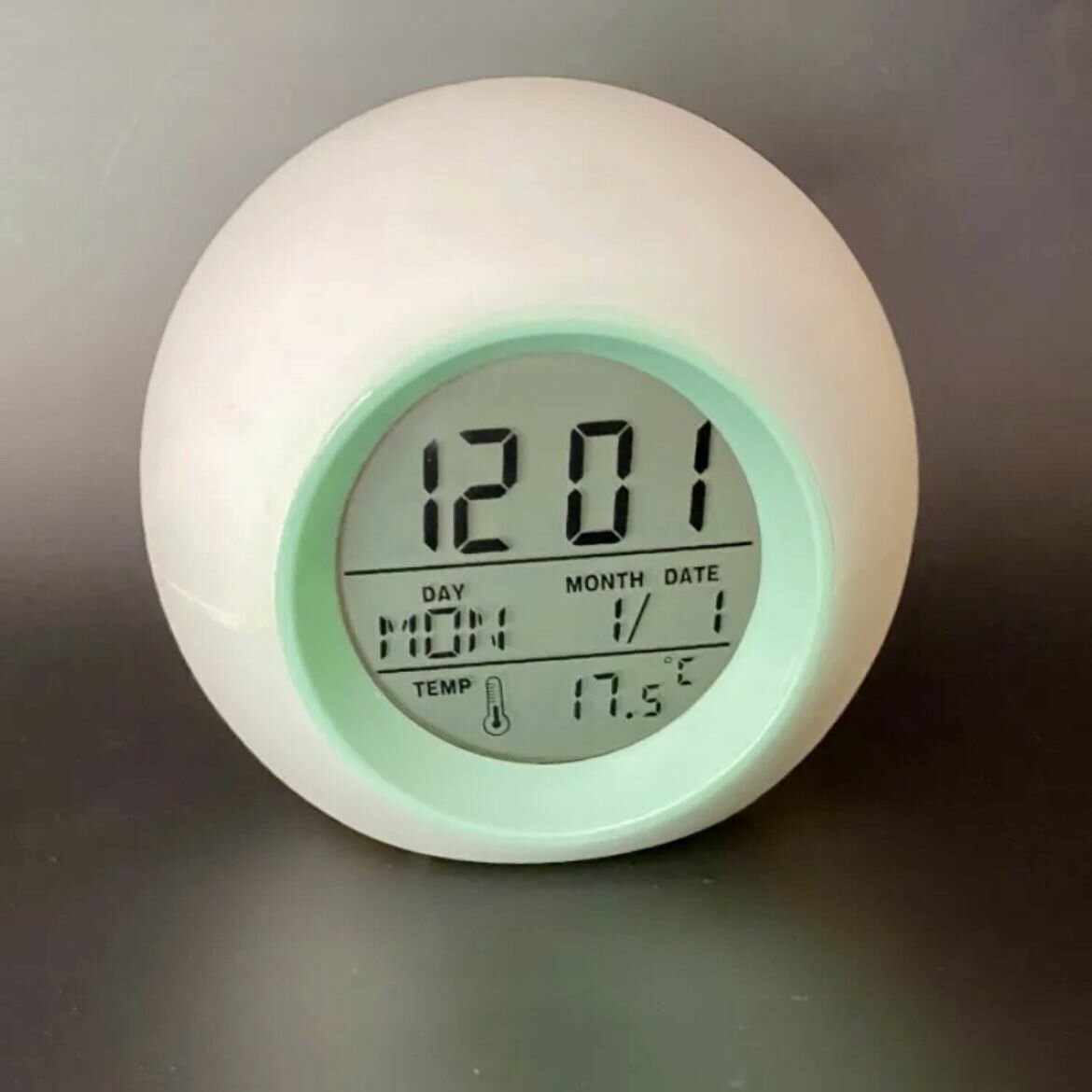 фото Многофункциональный настольный электронный часы будильник Шар. зеленый.