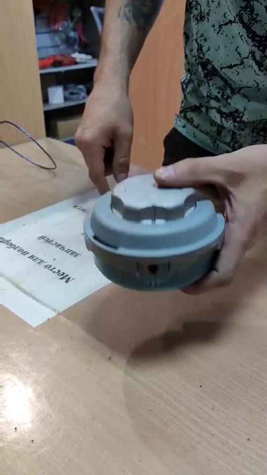 Катушка / Головка триммерная 4-х прутковая M10x1.25 левая для бензокосы, электрокосы (заправка лески без разбора, алюминиевая кнопка) — фото 1