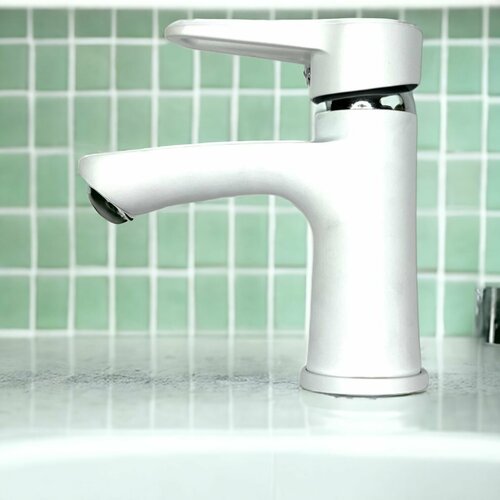 Однорычажный смеситель для раковины/ умывальника/ мойки/ кран в ванную, белый матовый
