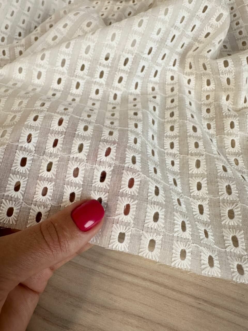 Отрез 0,5 м. Шитье прошва. Вышитая ткань для шитья и рукоделия. Белый квадрат . Ширина 150 см.