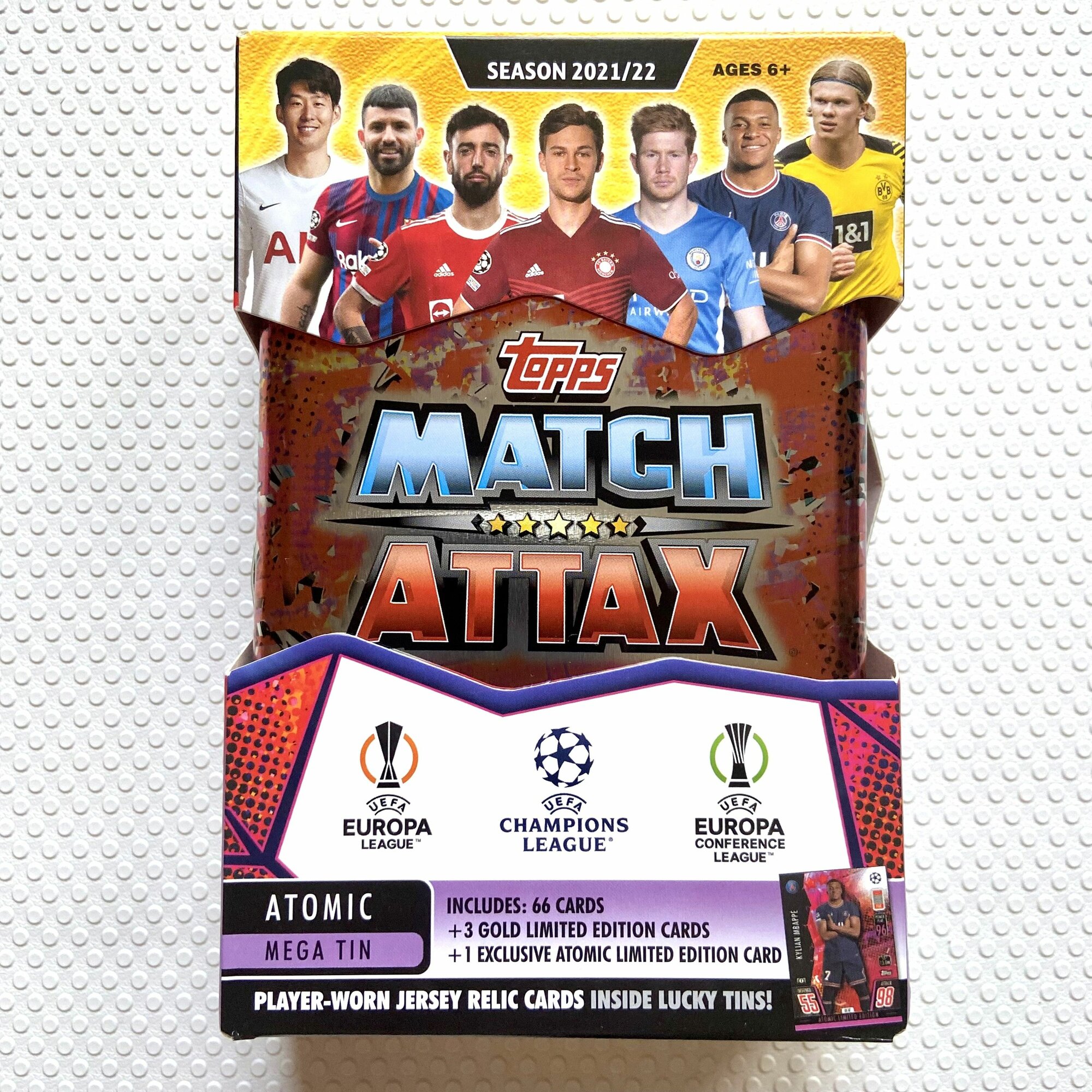 Коробка карточек Topps Match Attax Лига Чемпионов УЕФА. Набор Atomic Mega Tin футбольных коллекционных карт любителям панини.