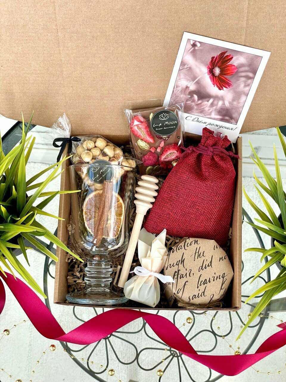 Подарочный набор с Бельгийским шоколадом ручной работы, бокалом для глинтвейна, лавандовым медом и орешками /Подарочный набор La Moon /Подарок на День Рождения