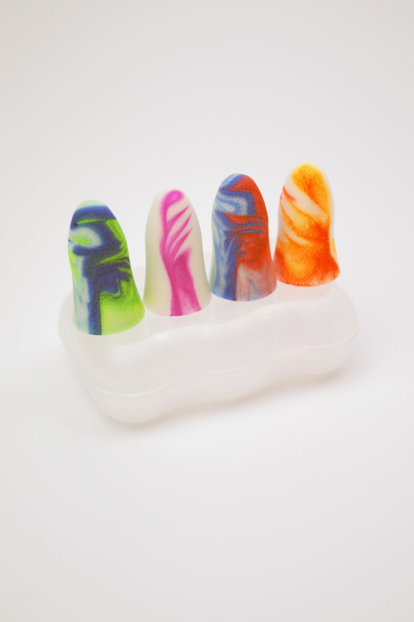 Логотип Moldex и сертификаты качества на фоне промышленного оборудования