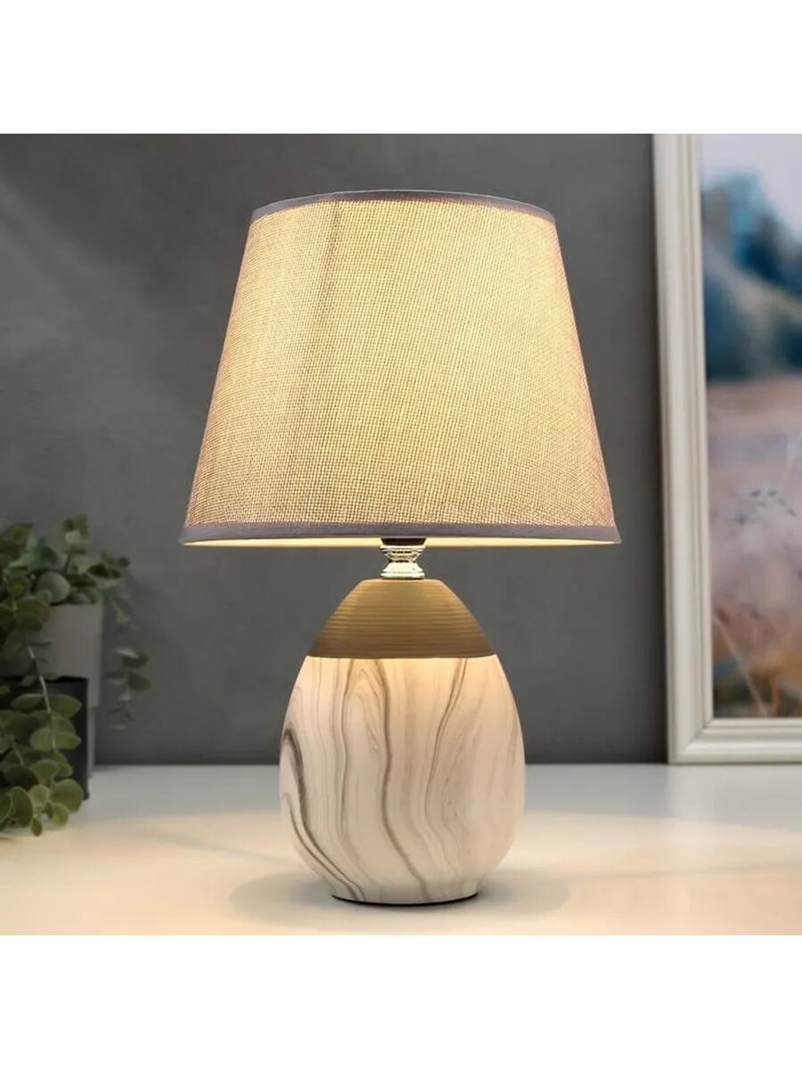 Элегантная настольная лампа в классическом стиле