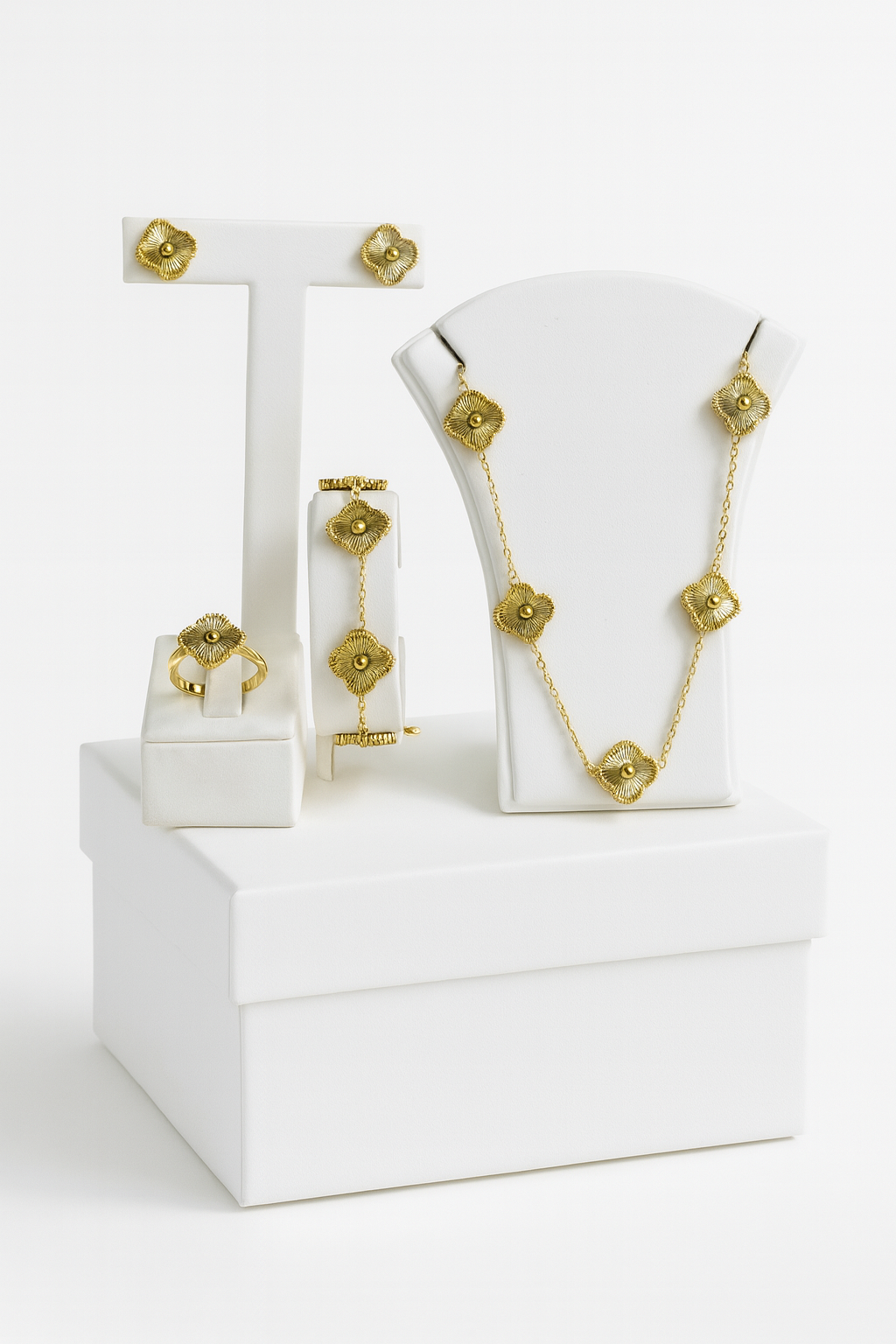 Комплект бижутерии: колье, кольцо