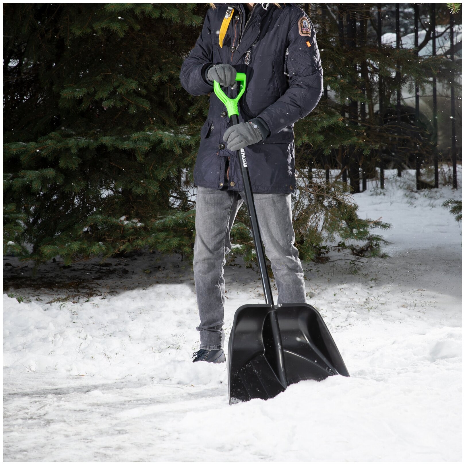 Лопата для снега полипропиленовая ProFI с черенком 560 x 415 мм PALISAD 61607 - фотография № 2