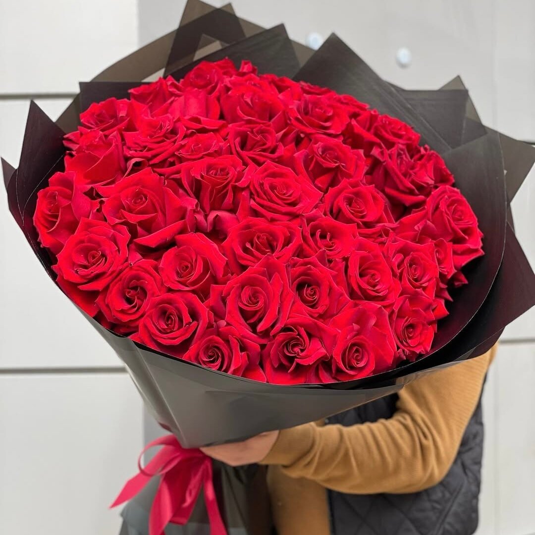 Букет из красных роз 51 шт красивый букет цветов шикарный премиум цветы премиум букет