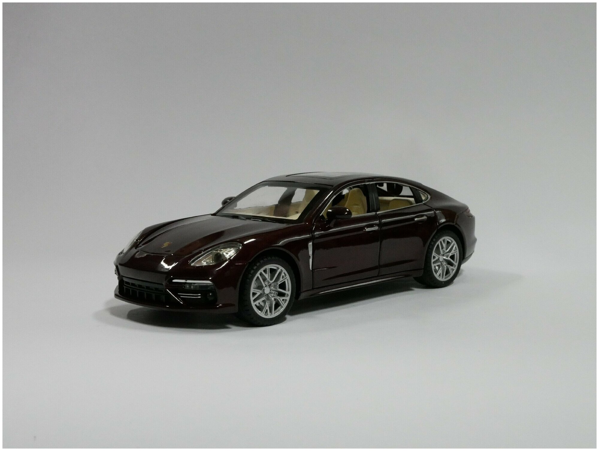 Масштабная инерционная модель Porsche Panamera 1:24