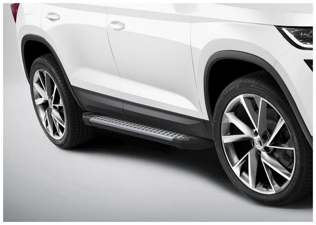 Пороги алюминиевые с площадкой "BMW-style D" (арт. D160AL.2703.1) JEEP Grand Cherokee 2010-2013-2018- н. в.