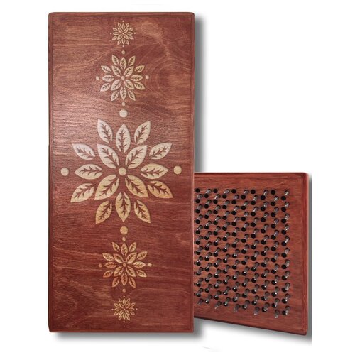 фото Доска садху белая цветы - 1, размер 31x14, шаг гвоздей 10 мм чакра