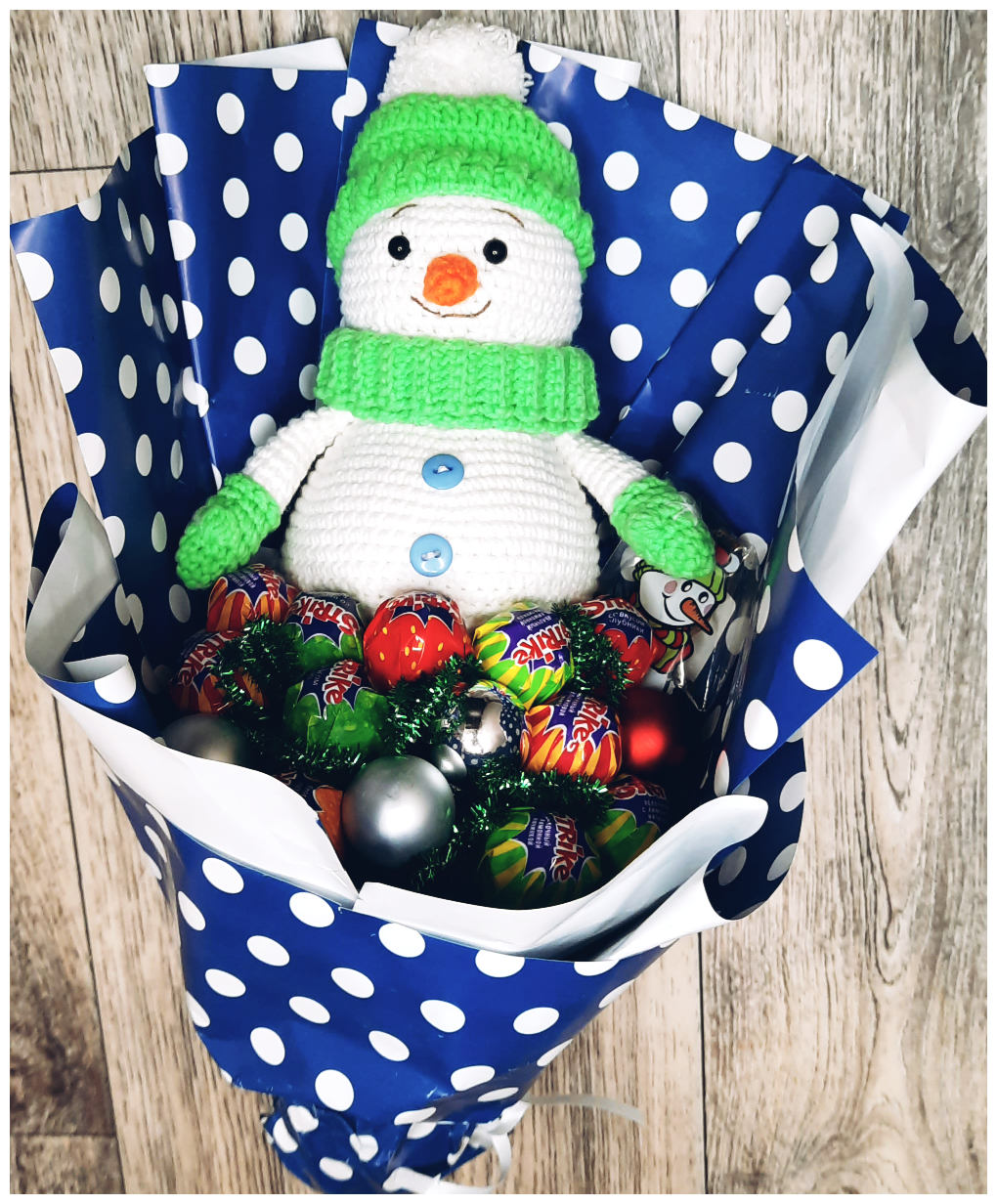 Новогодний букет для детей с конфетами, леденцами и игрушкой