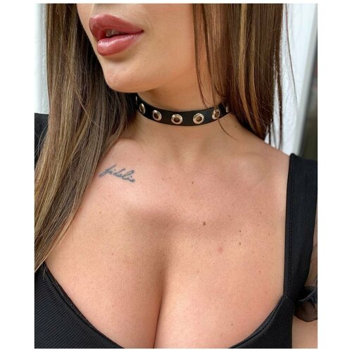 Чокер с люверсами черный лаковый из кожи/ чокер кожаный со сквозными отверстиями на застежке-пряжке регулируемый/ украшение на шею подростковое