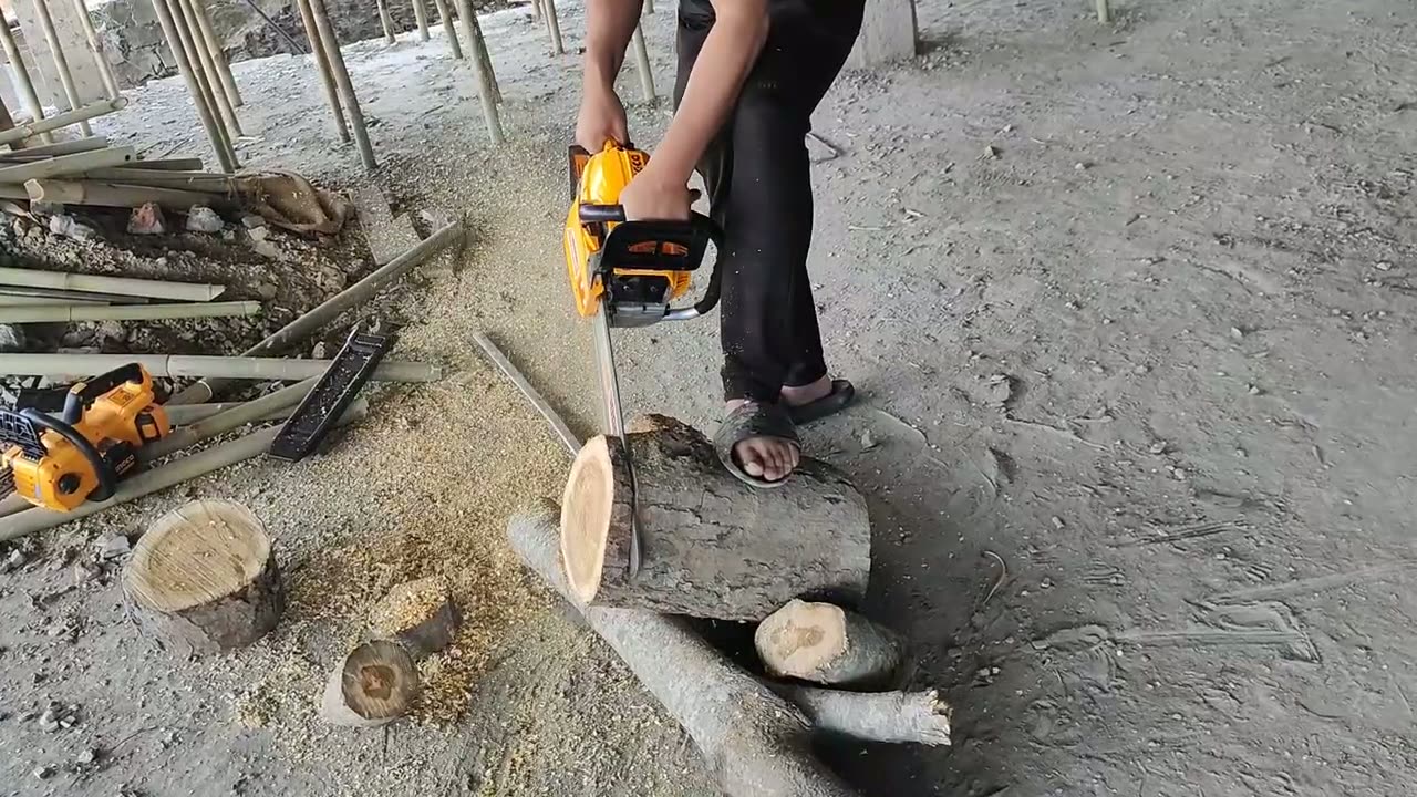 Цепная бензопила INGCO GCS5451811 - инструмент мощностью 2,5 л. с — фото 1