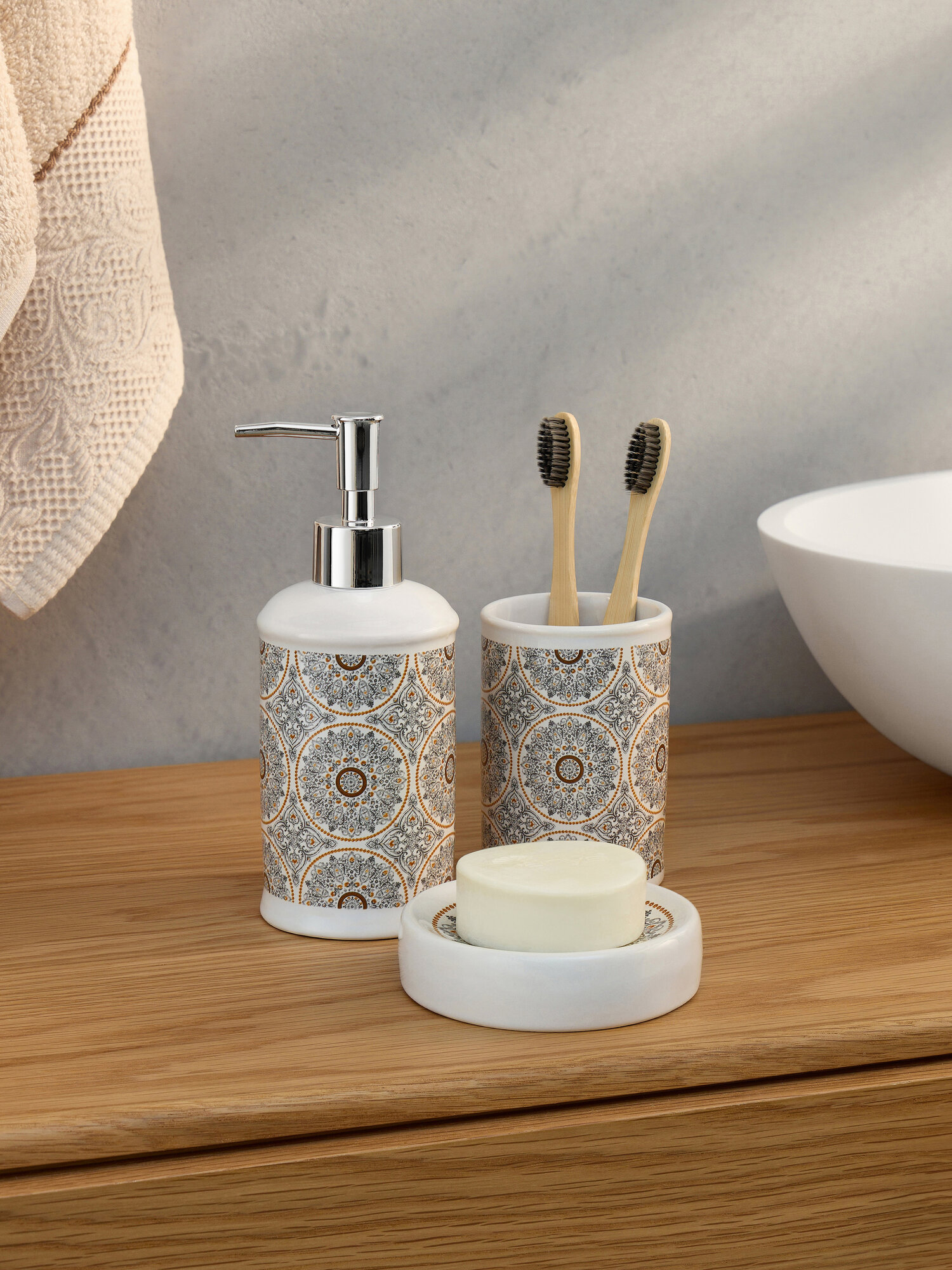 Набор аксессуаров для ванной от бренда Arya home Ethnic 3 предмета белый