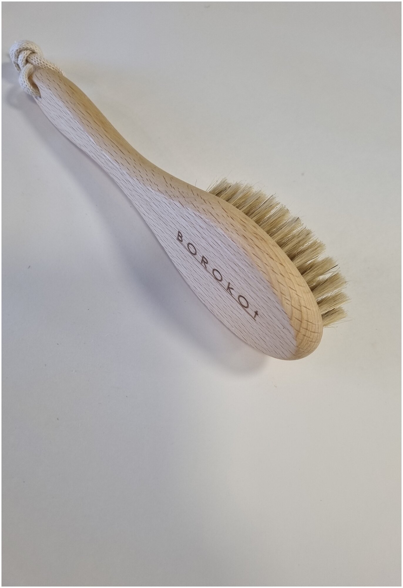 Антицеллюлитная массажная пилинг щетка с ручкой для сухого массажа c натуральной щетиной кактуса Тампико, высокая жесткость, длина 23 см