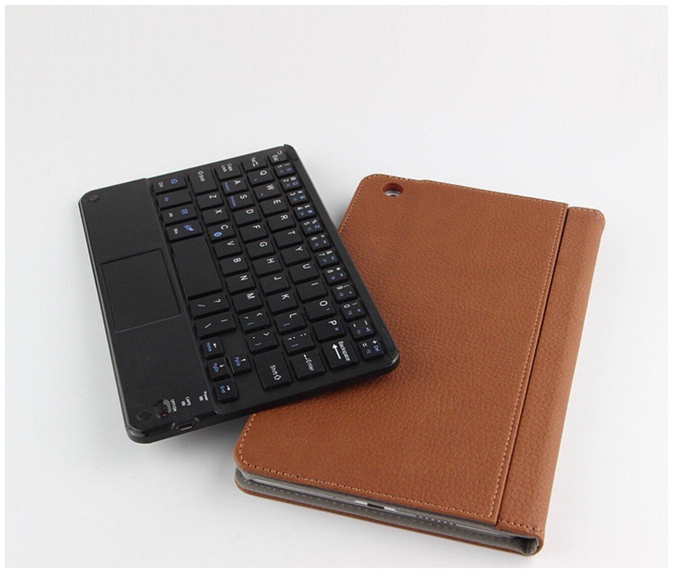 Клавиатура для HUAWEI MediaPad M5 Lite 8 съёмная беспроводная Bluetooth в комплекте c кожаным чехлом и пластиковыми наклейками