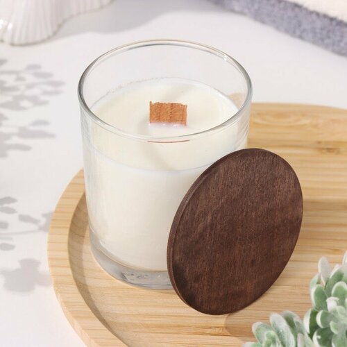 SUI Свеча из соевого воска в стакане с деревянным фитилем и крышкой Ванильный капучино 110 гр 485₽