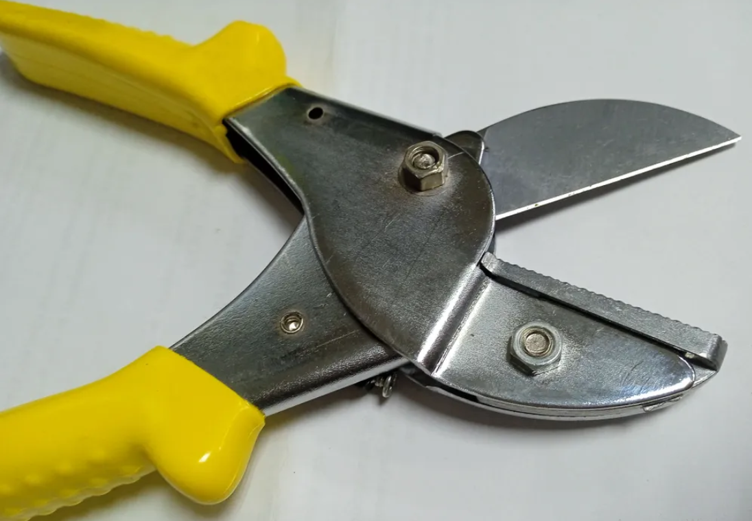 фото Секатор с наковальней, с острозаточенными лезвиями для обрезки сырых веток до 20 мм