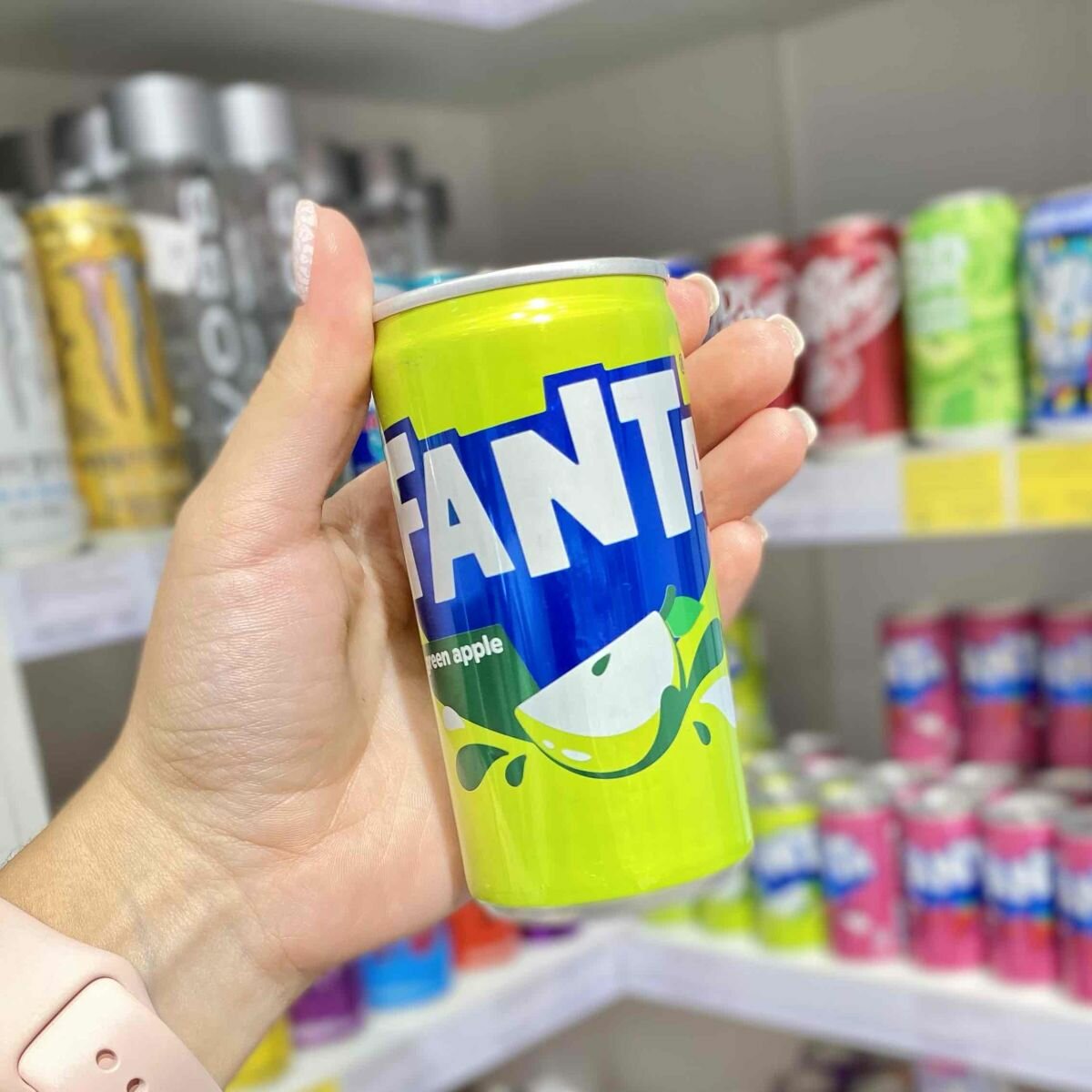 Картинки Fanta Green Apple, 0.15 л, 30 шт, железная банка, (Газированный напиток Фанта Зеленое Яблоко, жб)