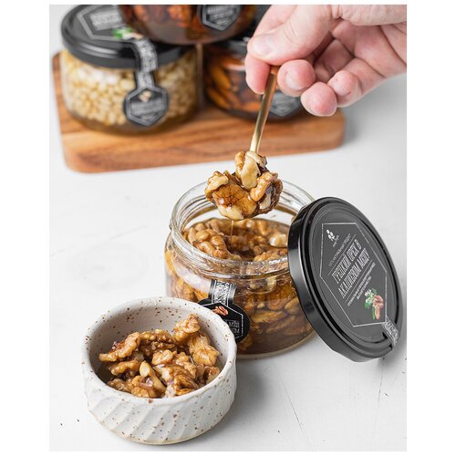 Грецкий орех в акациевом меду HoneyForYou, 250 г