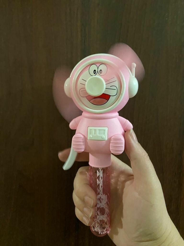 Вентилятор детский с мыльными пузырями , 20 см/ Вентилятор детский ручной/ Детский механический мини-вентилятор / игрушка Ветерок / Ручной вентилятор