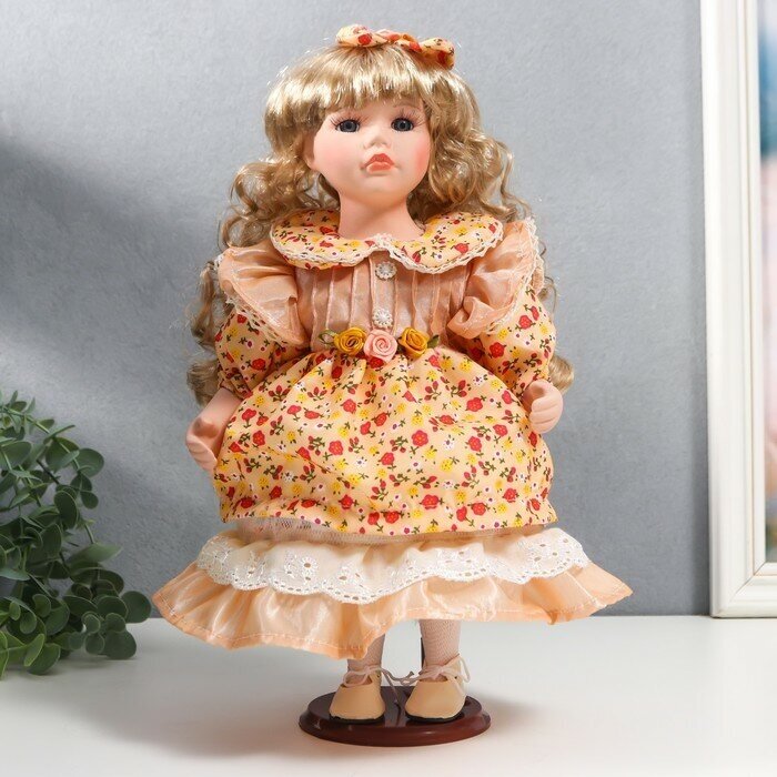 Sima-land Кукла коллекционная керамика "Тося в кремовом платье с цветочками, с бантом в волосах" 30 см 75861