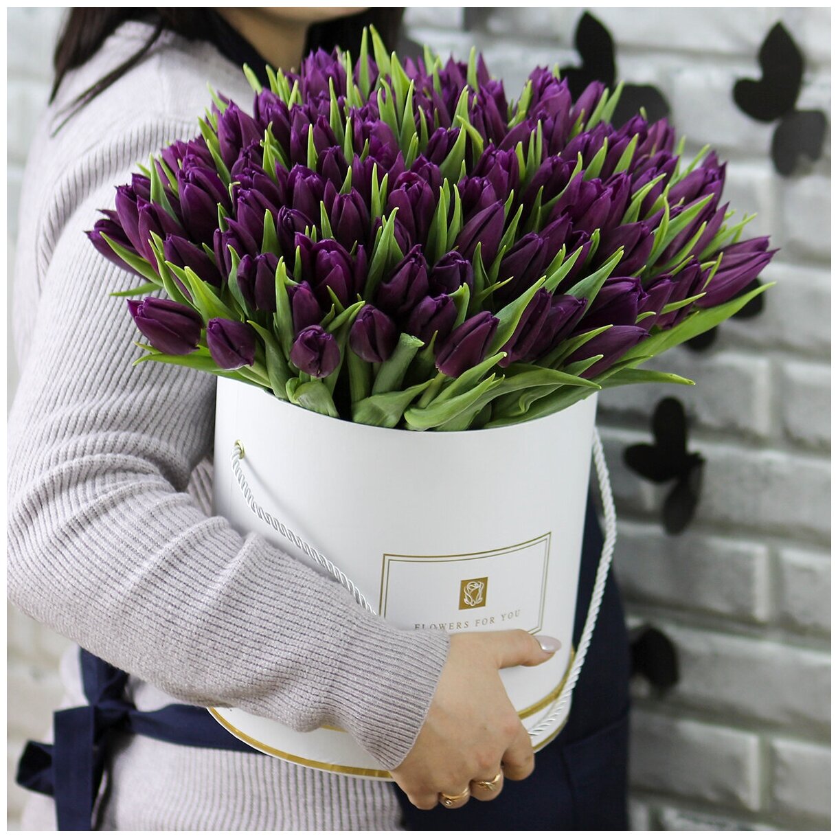 101 фиолетовый тюльпан в упаковке