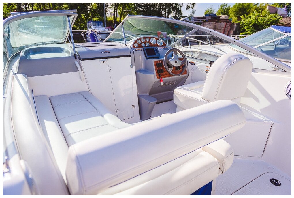 Прогулочный катер Bayliner