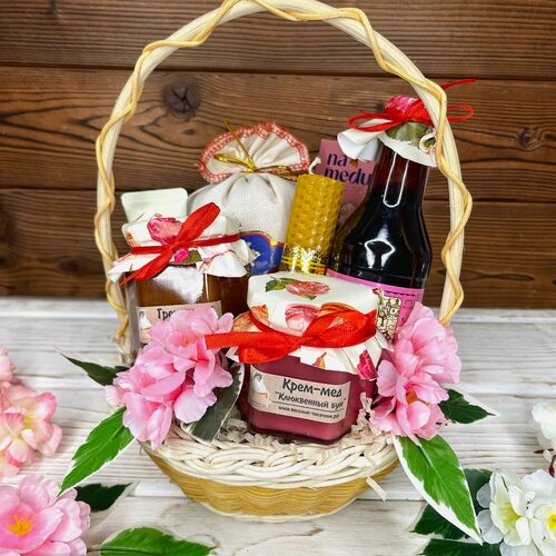 Изображение товара Подарочная корзина Zakazpodarka24 "Лесные дары", крем-мёд, сбитень, шоколад, имбирное печенье, диаметр 19 см