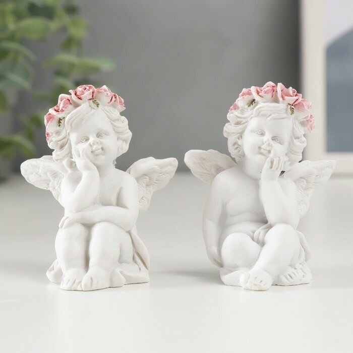 фото Сувенир полистоун "Белоснежный ангел в розовом веночке сидит" микс 6х3,5х4,9 см