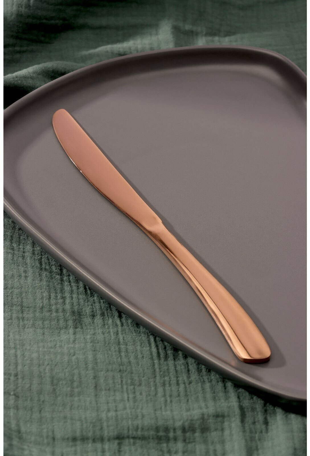 Нож столовый из нержавеющей стали Magistro «Эми», длина 22,5 см, на подвесе, цвет бронзовый