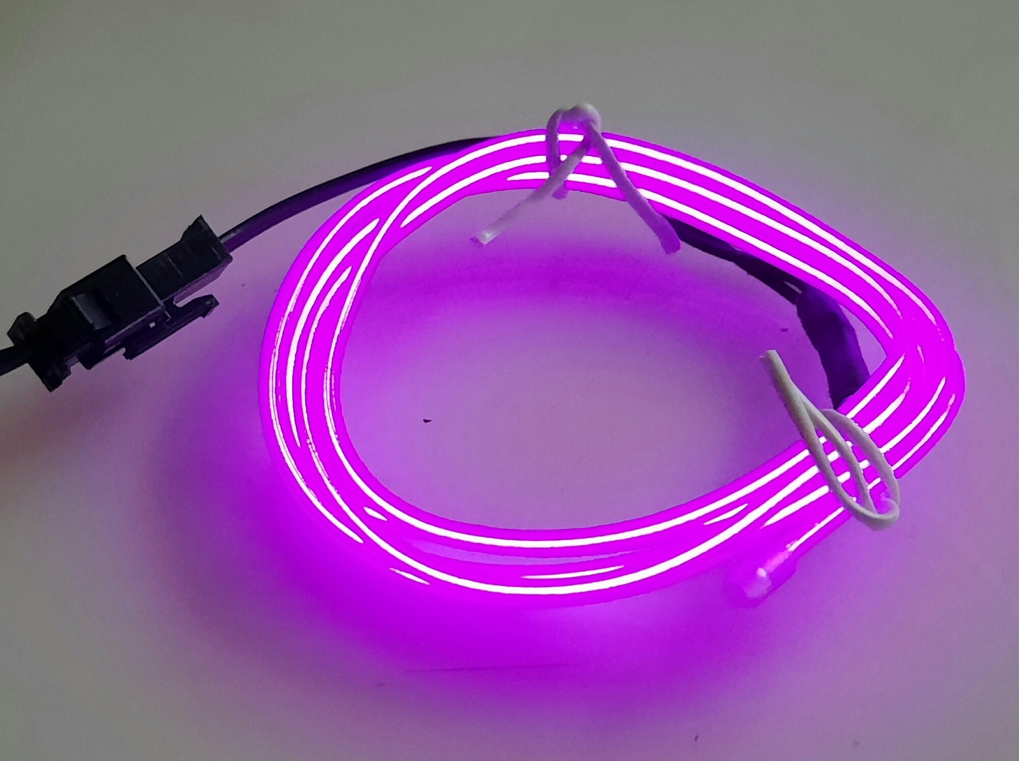 Led гибкий неон узкий (EL провод) 23 мм фиолетовый 1 м с разъемом для подключения