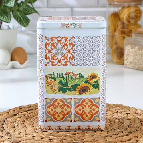 Банка с крышкой для сыпучих продуктов из жести «Итальянский декор», 2,7 л, d=9,5 см, h= 21,5 см, рисунок микс