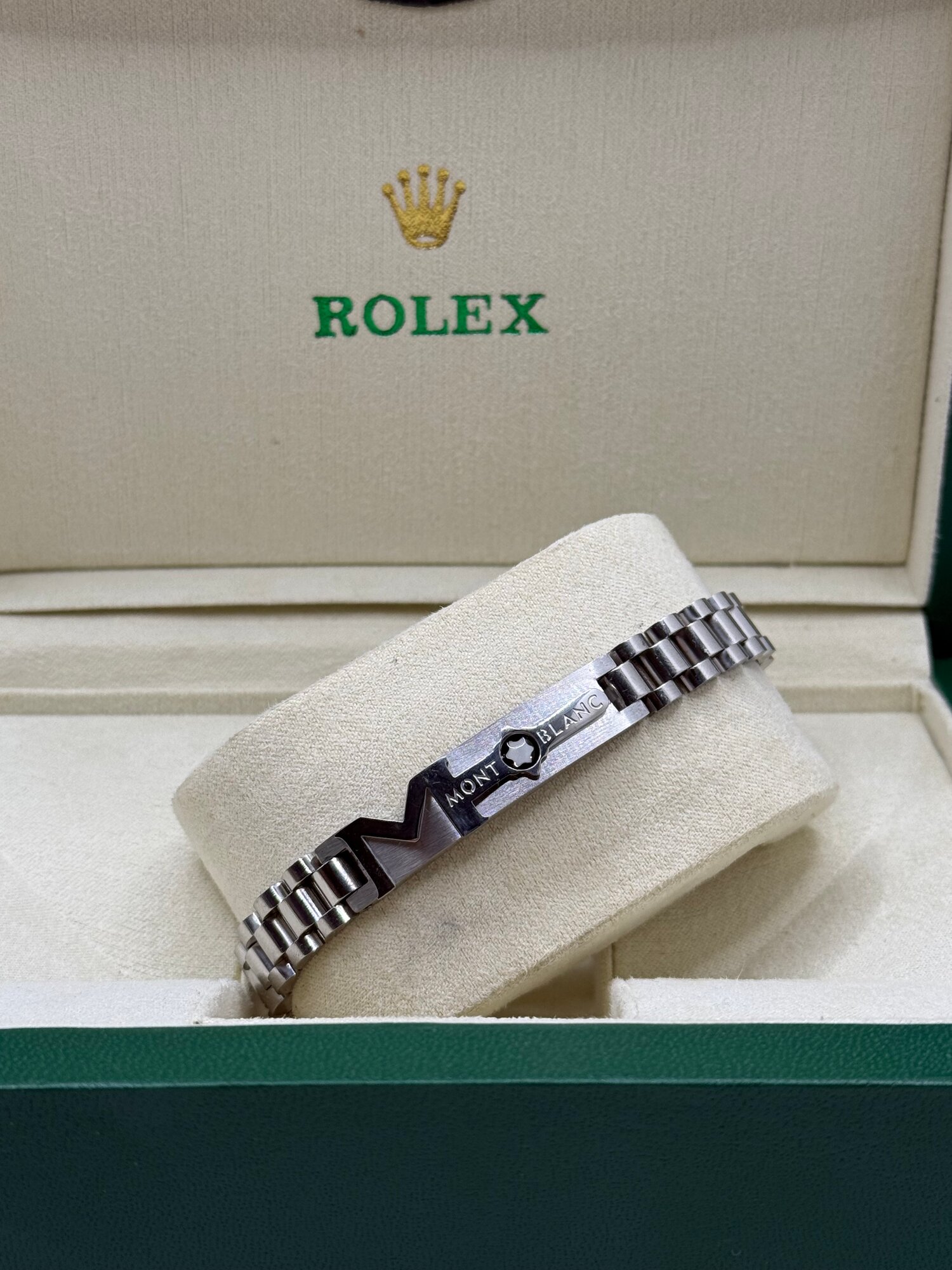 Плетеный браслет