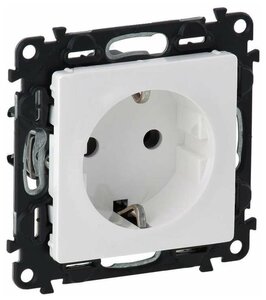 Розетка <b>Legrand</b> 753421 <b>Valena</b> Life, 16 А, с заземлением Розетка одинарная <b>Legrand</b> <b>Valena</b> Life белая 