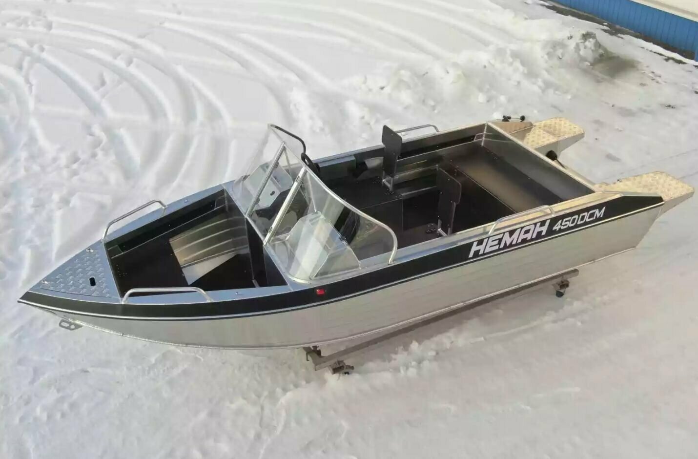 Моторная лодка NEMAN-450DCM/ Алюминиевый катер NEMAN-450DCM/ лодки Wyatboat